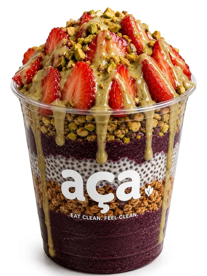 Pistachio Açaí Bowl von aça Dresden